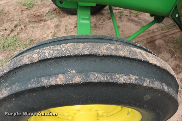 image for item DD8280 1958 John Deere 820 tractor