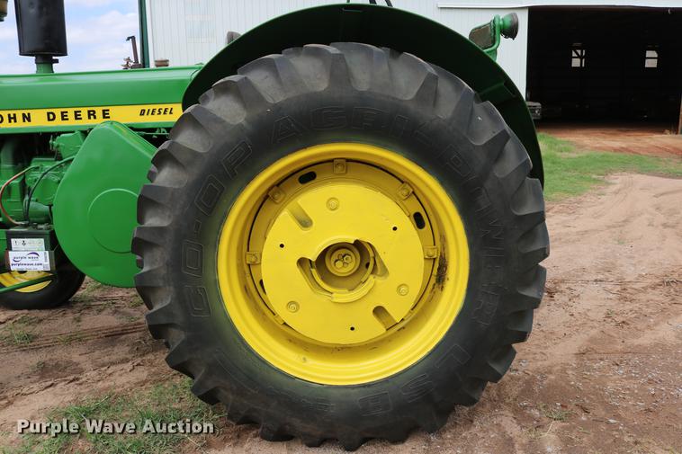 image for item DD8280 1958 John Deere 820 tractor