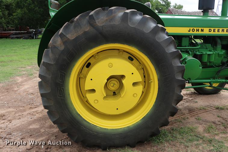 image for item DD8280 1958 John Deere 820 tractor