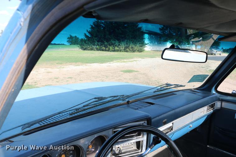 image for item DD8787 1984 Chevrolet Silverado K10 pickup truck