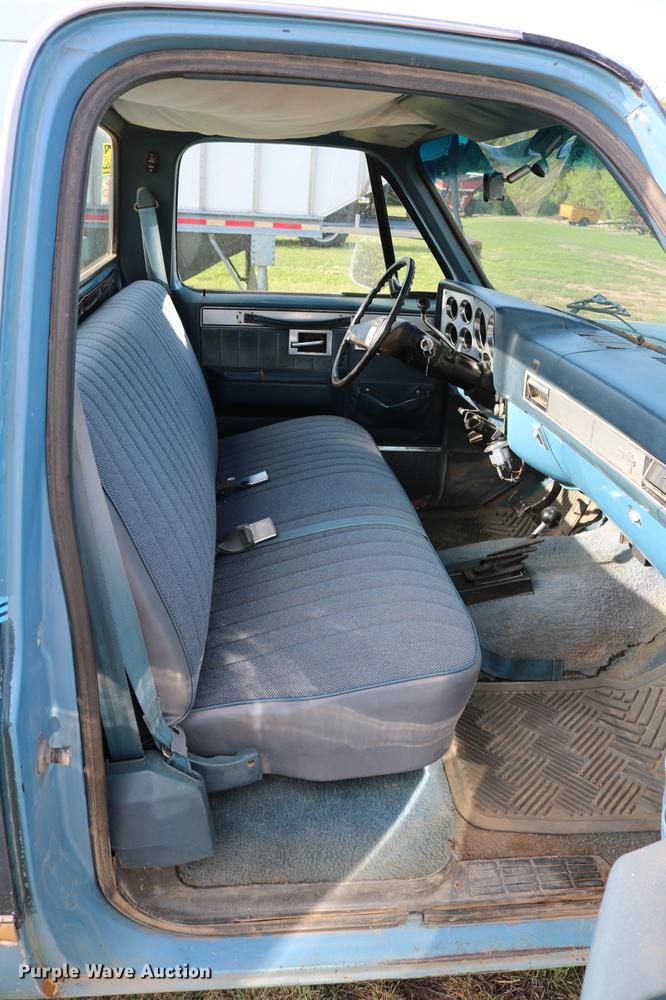 image for item DD8787 1984 Chevrolet Silverado K10 pickup truck