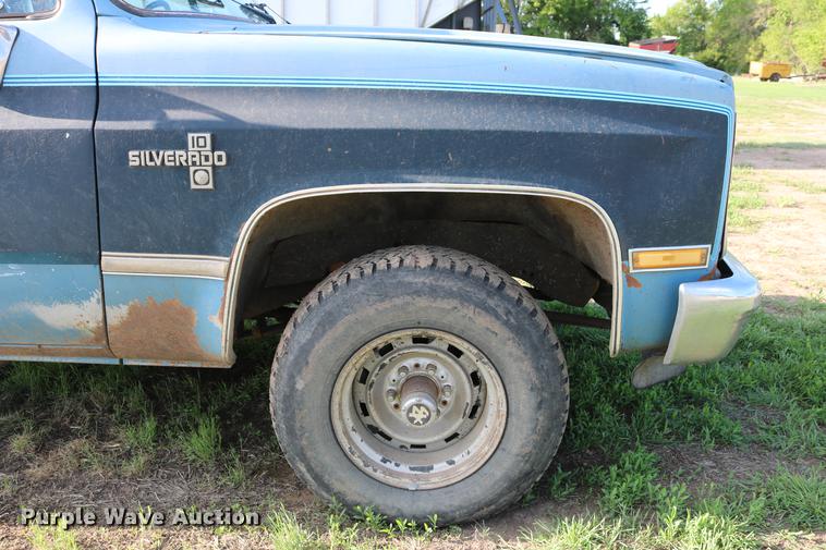 image for item DD8787 1984 Chevrolet Silverado K10 pickup truck
