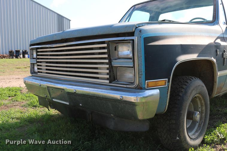 image for item DD8787 1984 Chevrolet Silverado K10 pickup truck