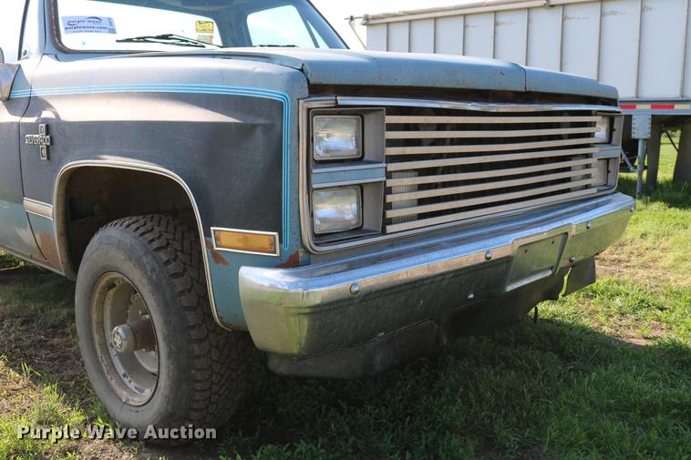 image for item DD8787 1984 Chevrolet Silverado K10 pickup truck