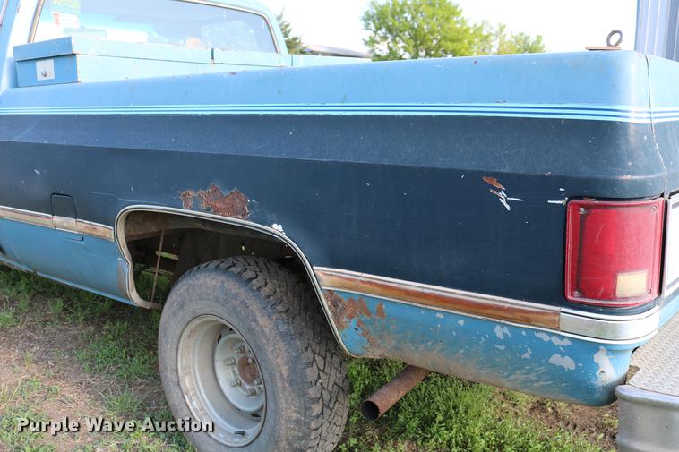 image for item DD8787 1984 Chevrolet Silverado K10 pickup truck