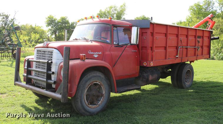 image for item DD8788 1970 International Loadstar 1600 grain truck