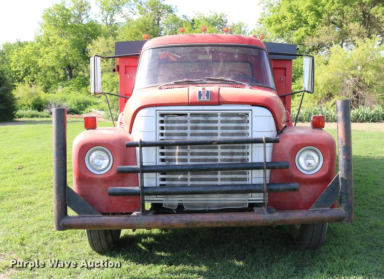 image for item DD8788 1970 International Loadstar 1600 grain truck