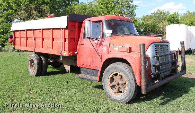 image for item DD8788 1970 International Loadstar 1600 grain truck
