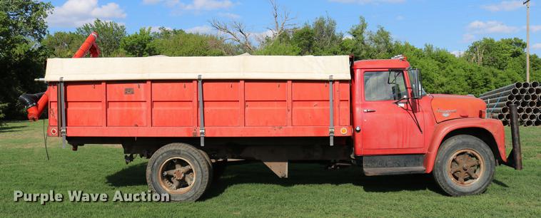 image for item DD8788 1970 International Loadstar 1600 grain truck