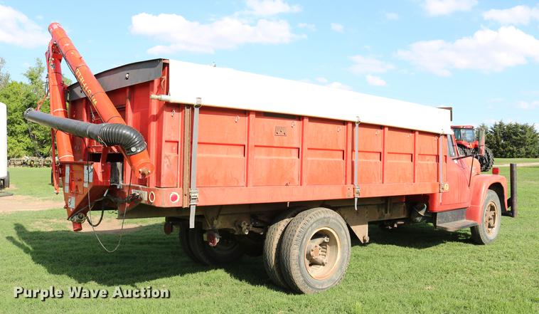 image for item DD8788 1970 International Loadstar 1600 grain truck