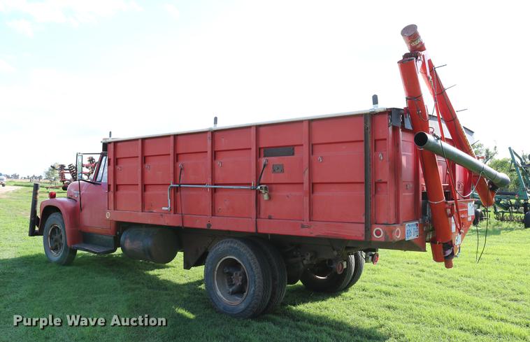 image for item DD8788 1970 International Loadstar 1600 grain truck