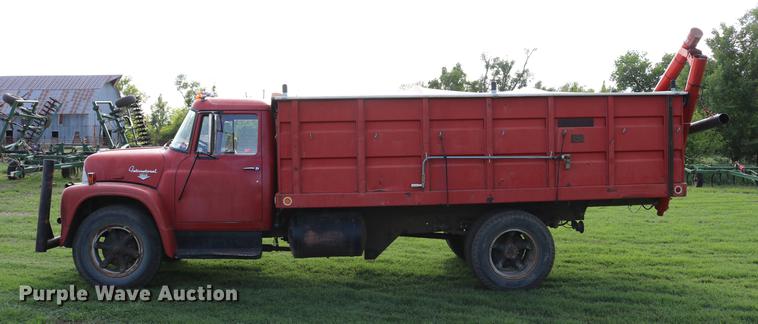 image for item DD8788 1970 International Loadstar 1600 grain truck
