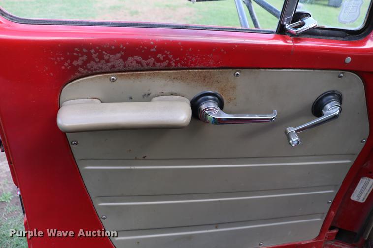 image for item DD8788 1970 International Loadstar 1600 grain truck