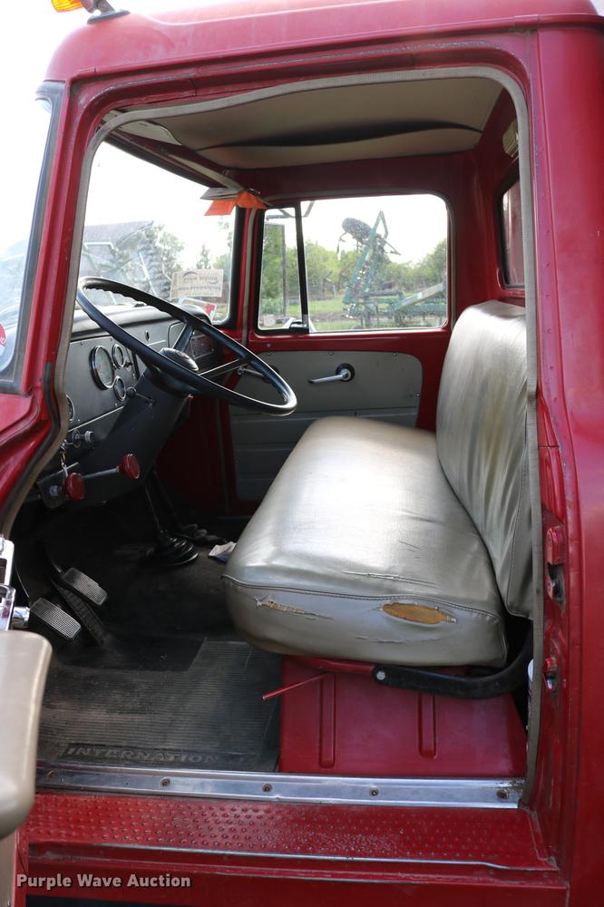 image for item DD8788 1970 International Loadstar 1600 grain truck