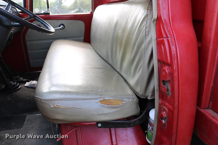 image for item DD8788 1970 International Loadstar 1600 grain truck