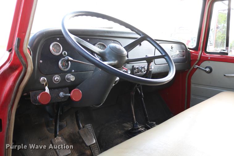 image for item DD8788 1970 International Loadstar 1600 grain truck