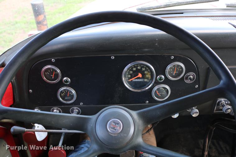 image for item DD8788 1970 International Loadstar 1600 grain truck