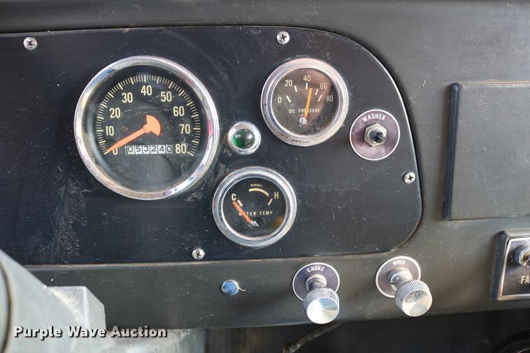 image for item DD8788 1970 International Loadstar 1600 grain truck