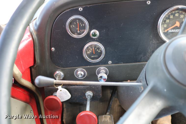 image for item DD8788 1970 International Loadstar 1600 grain truck