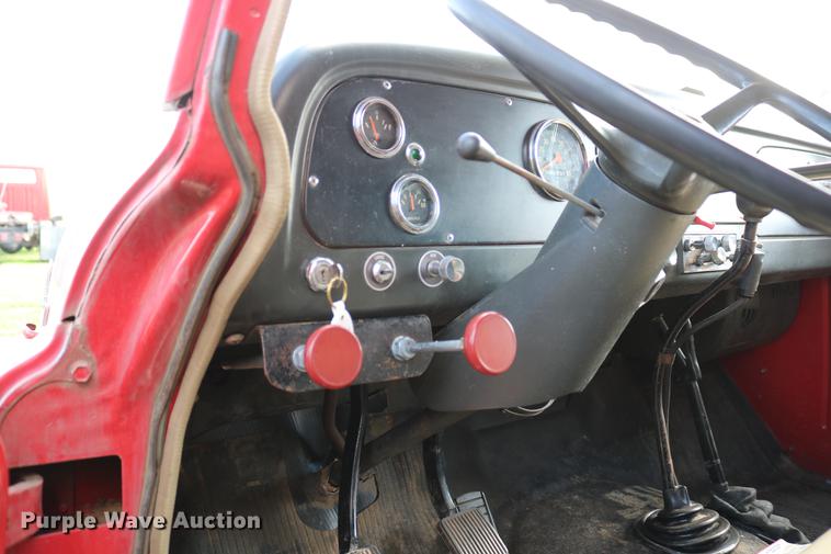 image for item DD8788 1970 International Loadstar 1600 grain truck