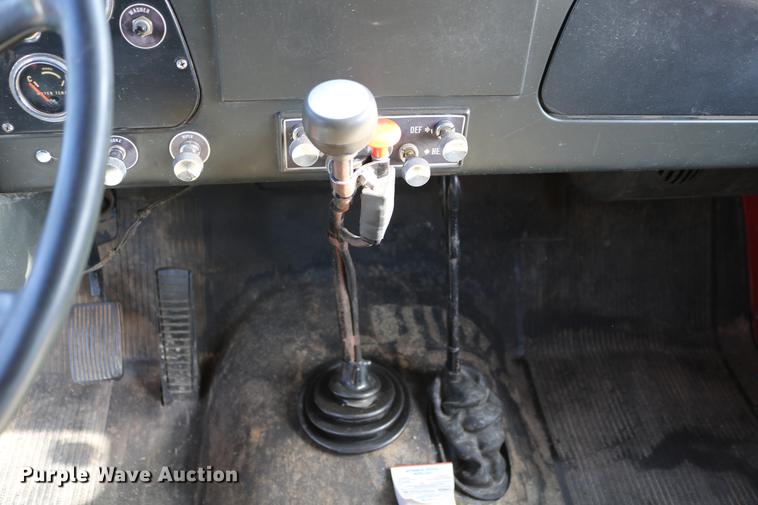 image for item DD8788 1970 International Loadstar 1600 grain truck