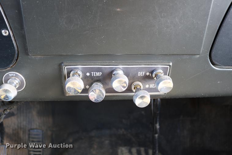 image for item DD8788 1970 International Loadstar 1600 grain truck