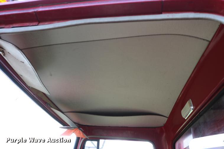 image for item DD8788 1970 International Loadstar 1600 grain truck