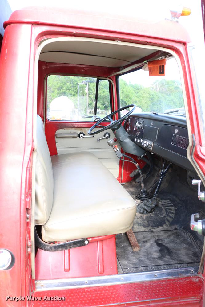 image for item DD8788 1970 International Loadstar 1600 grain truck