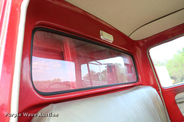 image for item DD8788 1970 International Loadstar 1600 grain truck