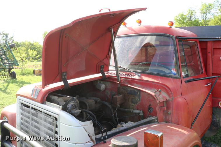 image for item DD8788 1970 International Loadstar 1600 grain truck