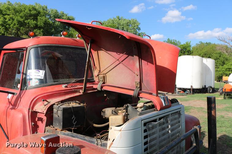 image for item DD8788 1970 International Loadstar 1600 grain truck