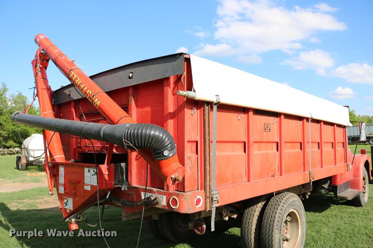 image for item DD8788 1970 International Loadstar 1600 grain truck