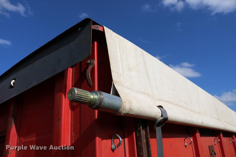 image for item DD8788 1970 International Loadstar 1600 grain truck