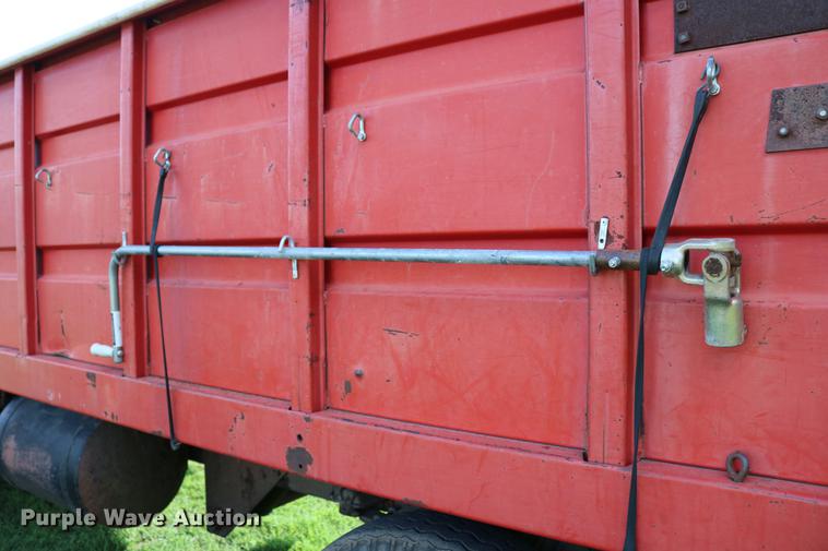 image for item DD8788 1970 International Loadstar 1600 grain truck