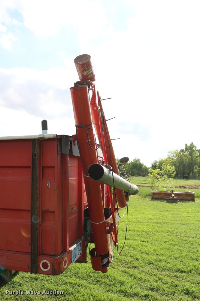 image for item DD8788 1970 International Loadstar 1600 grain truck