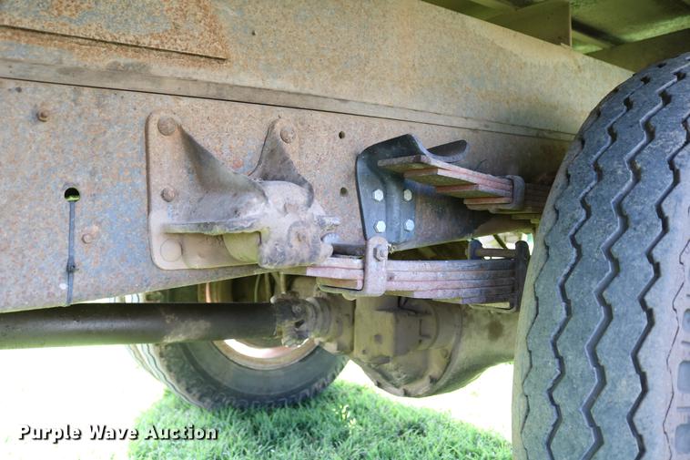 image for item DD8788 1970 International Loadstar 1600 grain truck