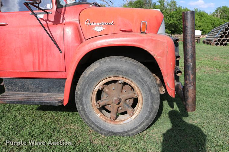 image for item DD8788 1970 International Loadstar 1600 grain truck
