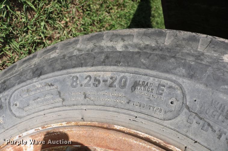 image for item DD8788 1970 International Loadstar 1600 grain truck