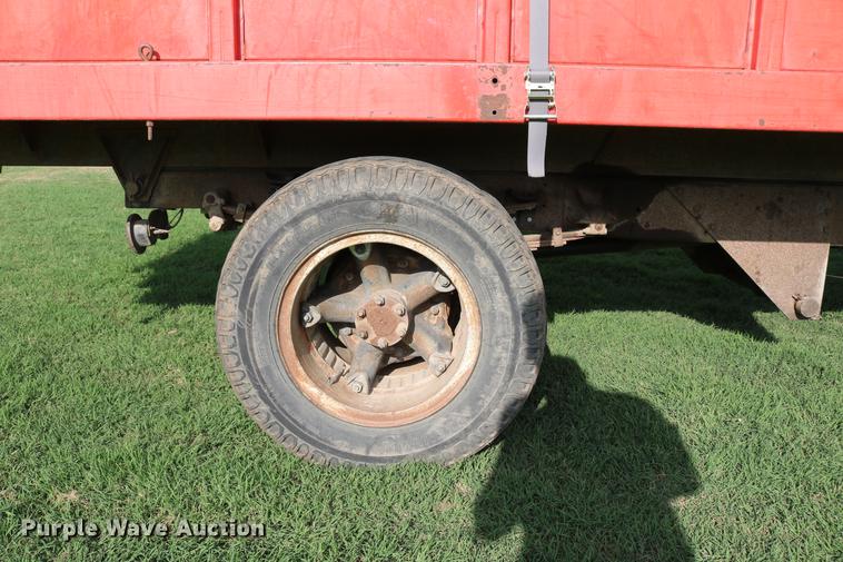 image for item DD8788 1970 International Loadstar 1600 grain truck