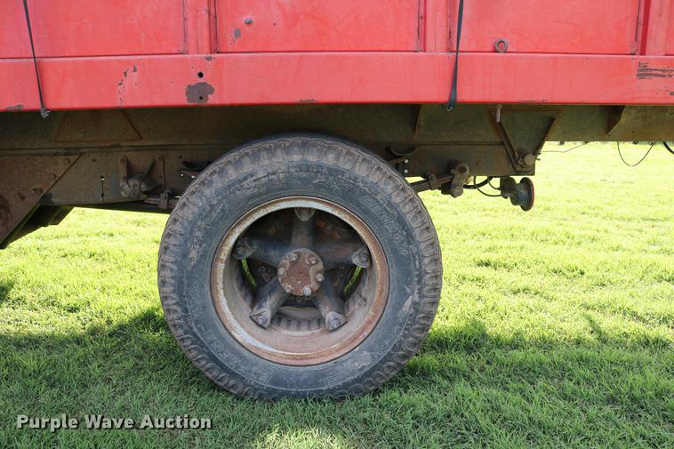 image for item DD8788 1970 International Loadstar 1600 grain truck
