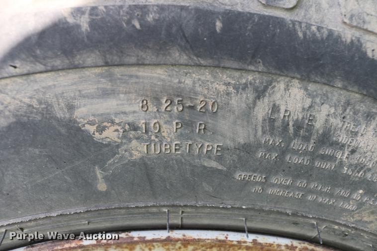 image for item DD8788 1970 International Loadstar 1600 grain truck