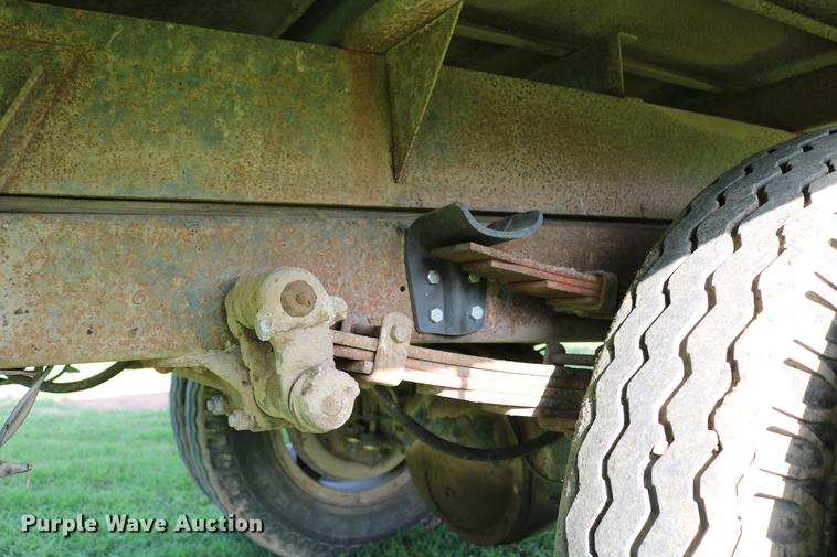 image for item DD8788 1970 International Loadstar 1600 grain truck