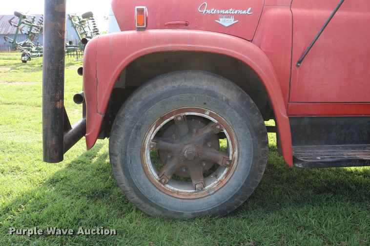 image for item DD8788 1970 International Loadstar 1600 grain truck