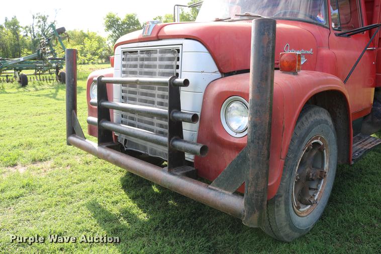 image for item DD8788 1970 International Loadstar 1600 grain truck
