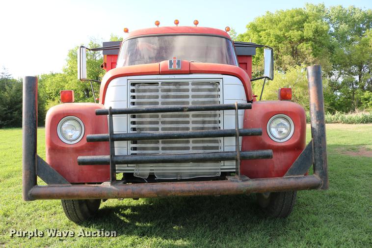 image for item DD8788 1970 International Loadstar 1600 grain truck