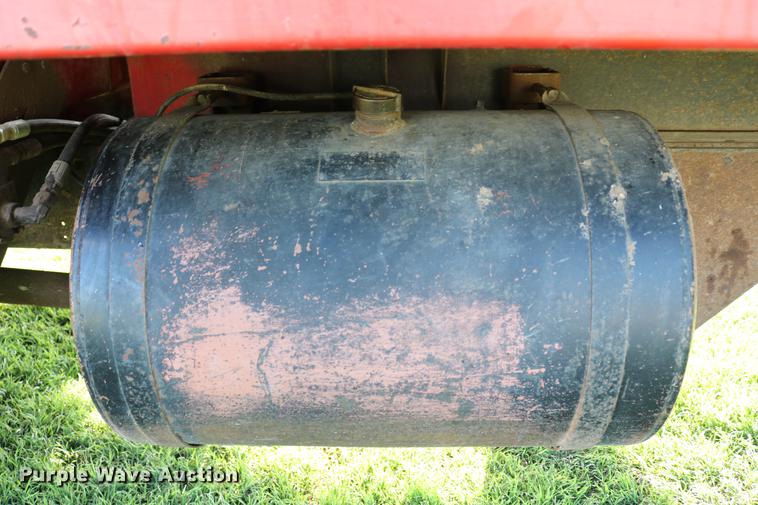 image for item DD8788 1970 International Loadstar 1600 grain truck