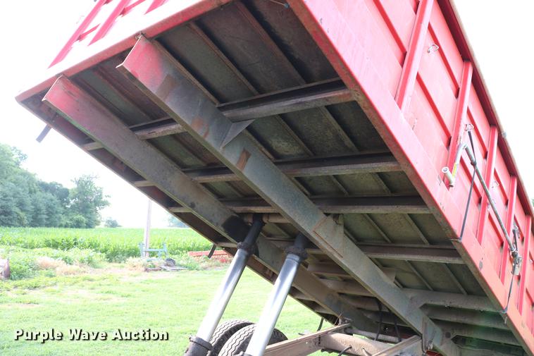 image for item DD8788 1970 International Loadstar 1600 grain truck