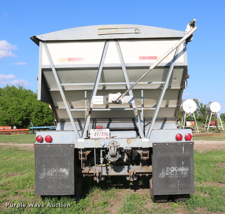 image for item DD8789 1979 Doonan single hopper bottom grain trailer