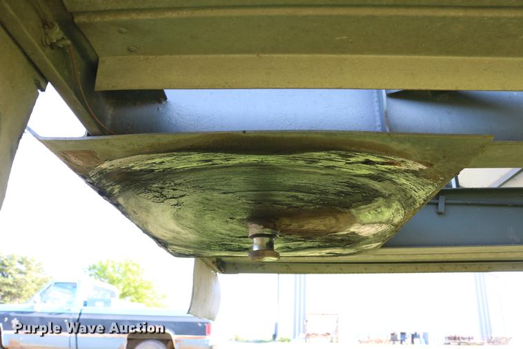 image for item DD8789 1979 Doonan single hopper bottom grain trailer