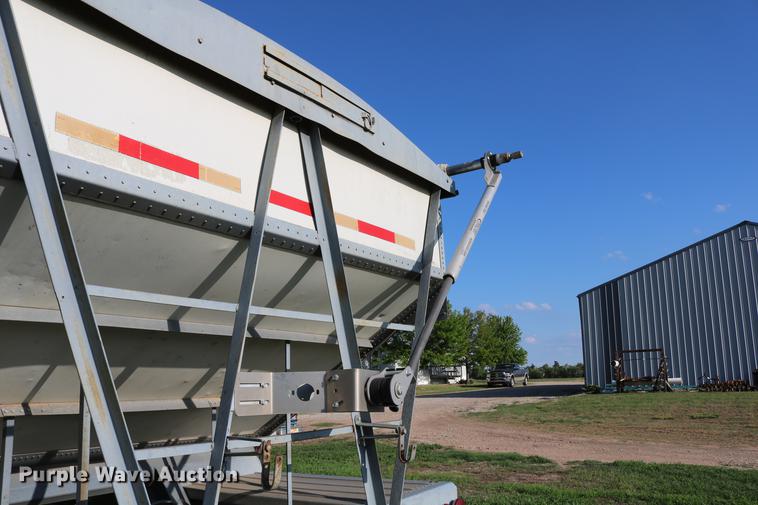 image for item DD8789 1979 Doonan single hopper bottom grain trailer